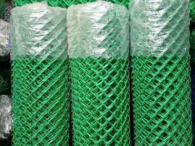 Сетка рабица зеленая RAL 6005 ПВХ 55х55х2.8, рулон 4х10 м